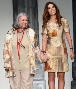 Laura (L) and Lavinia Biagiotti at the end of the presentation od the Fall/Winter 2015/16 Women's collection by Italian italian designer Laura Biagiotti during the Milan Fashion Week, in Milan, Italy, 01 March 2015. The Milano Moda Donna runs from 25 February to 02 March. ANSA/DANIEL DAL ZENNARO